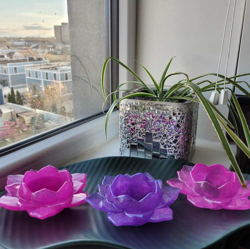 Lotus flower tea candle holders - Picture 6 of 8